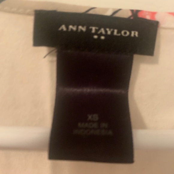 Ann Taylor Sleeveless Floral Blouse - Picture 2 of 2